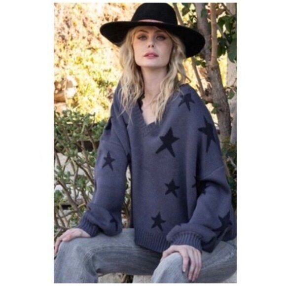 𝅺long Sleeve V-Neck Sweater with Star Detail - Picture 2 of 12